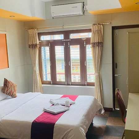 Hotel River Park Pokhara Exterior foto