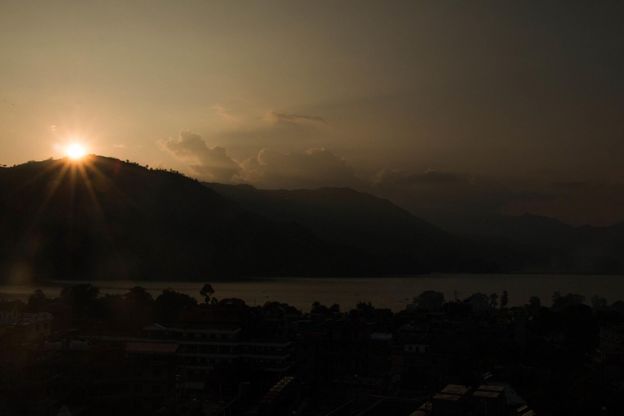 Hotel River Park Pokhara Exterior foto